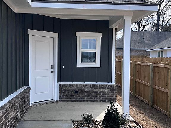 2nd image of 118 Blue Bird Ln