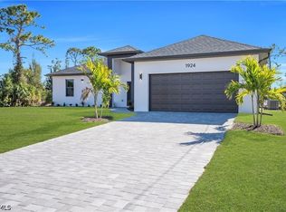 1924 NE 33rd Lane Cpe, Coral, FL 33909