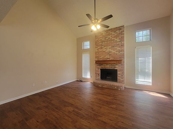 2nd image of 912 Haverstraw Pl