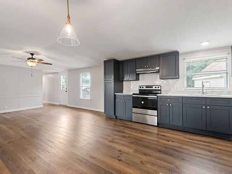 215 Loranger Dr — Photo 9