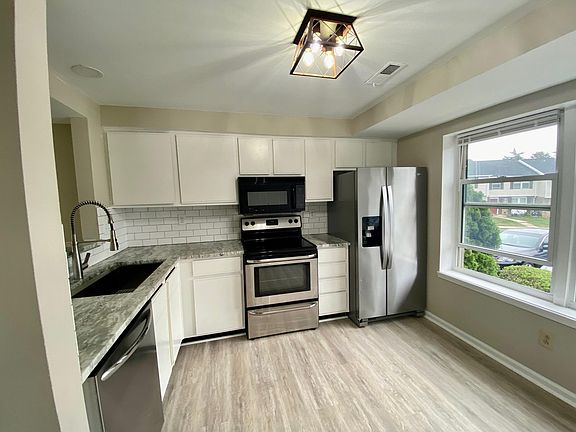 3rd image of 171 Water Oak Dr