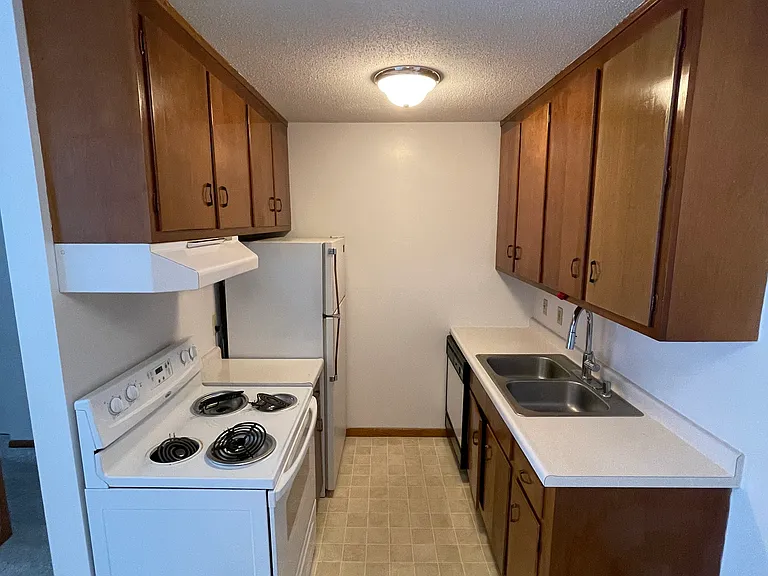 River Terrace Apartments — Photo 8