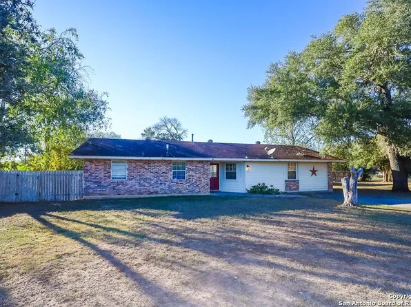 219 N Damron, Tuleta 78162