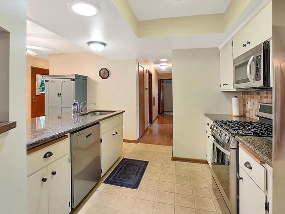 5th image of W224N5025 East View DRIVE