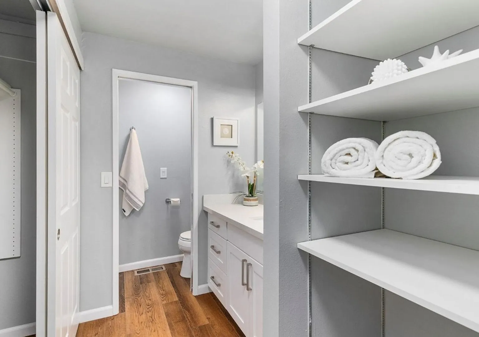 2bd/1.75ba Kirkland Condo — Photo 4