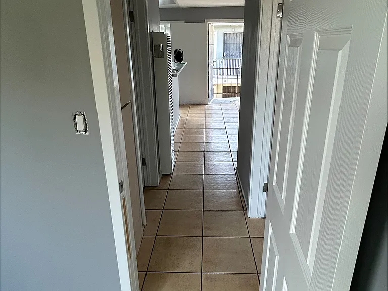 14723 S Berendo Ave #6 — Photo 5