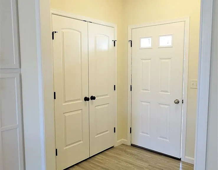 349 Cedar Holw — Photo 2
