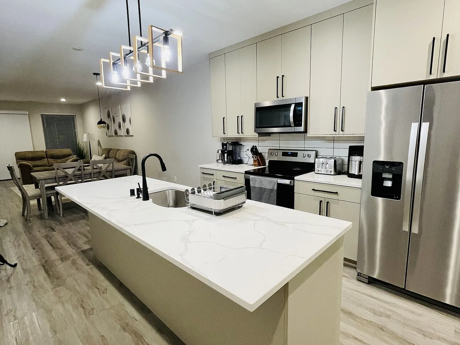 3 bed, 2670 sqft, $2,400 — Photo 4