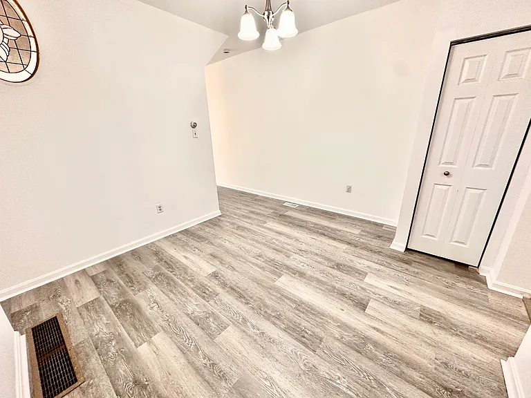 5227 Ridge Ave — Photo 6
