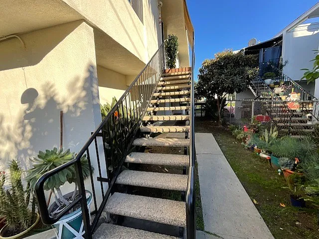 667 Glenfinnan Ave #C — Photo 6