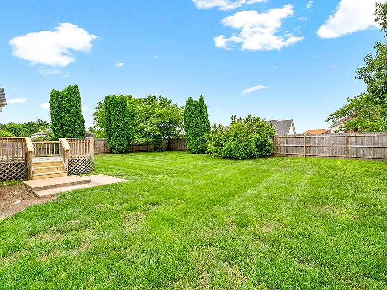 706 Shamrock Ct — Photo 32