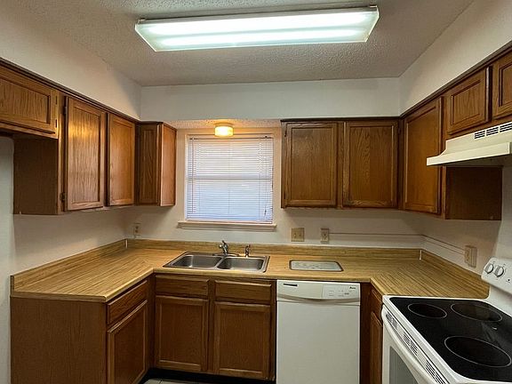 4th image of 2634 San Sabastian Cir