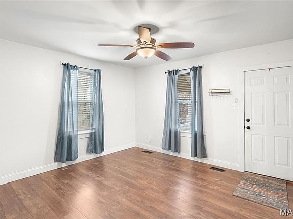 3rd image of 341 McLean Ave