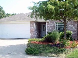 5253 Bryce Canyon Rd, Dallas, TX 75211