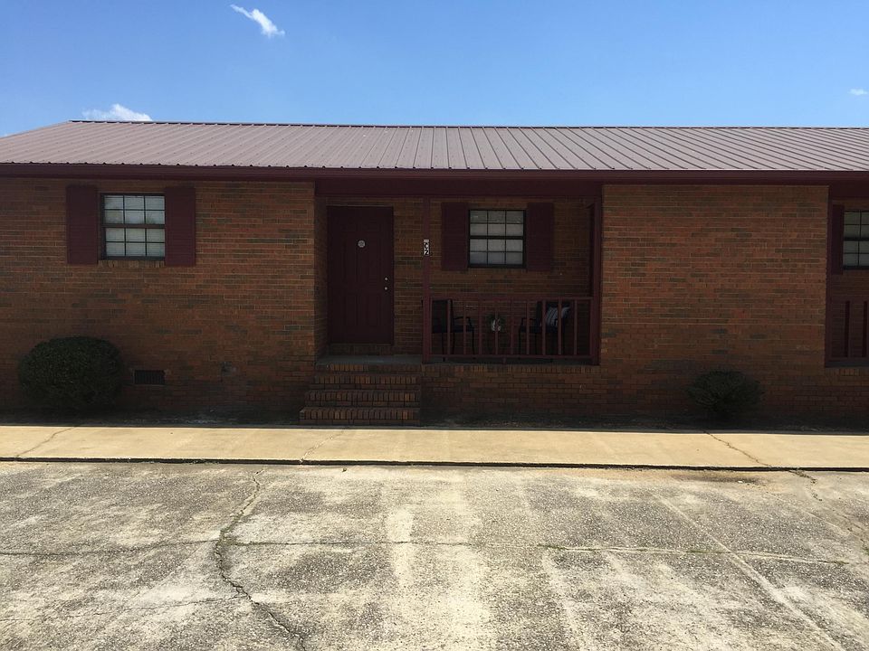 Front of Duplex w/front door parking