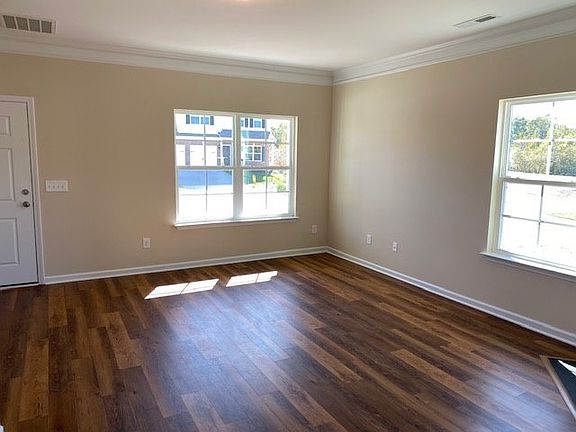 3rd image of 271 Brassfield Dr