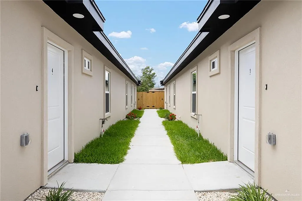 Building Photo - 1205 S Waterfall Ave #4