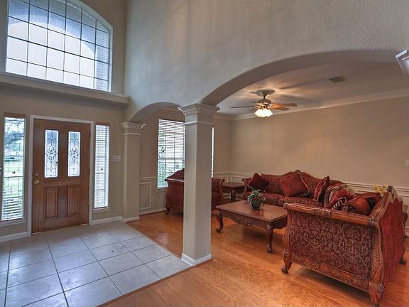 study off entry or could make this a 3rd bedroom down, has a closet