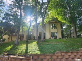 4 Red Oak Ct, Moline, IL 61265