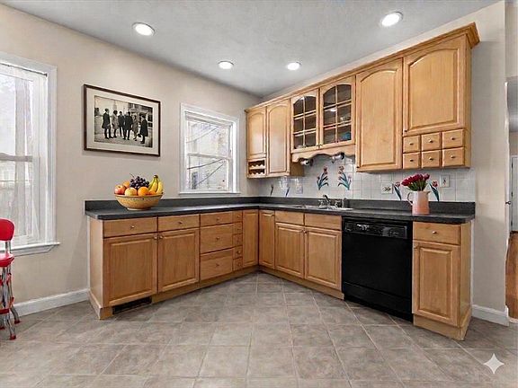 2nd image of 11 Doris St #1