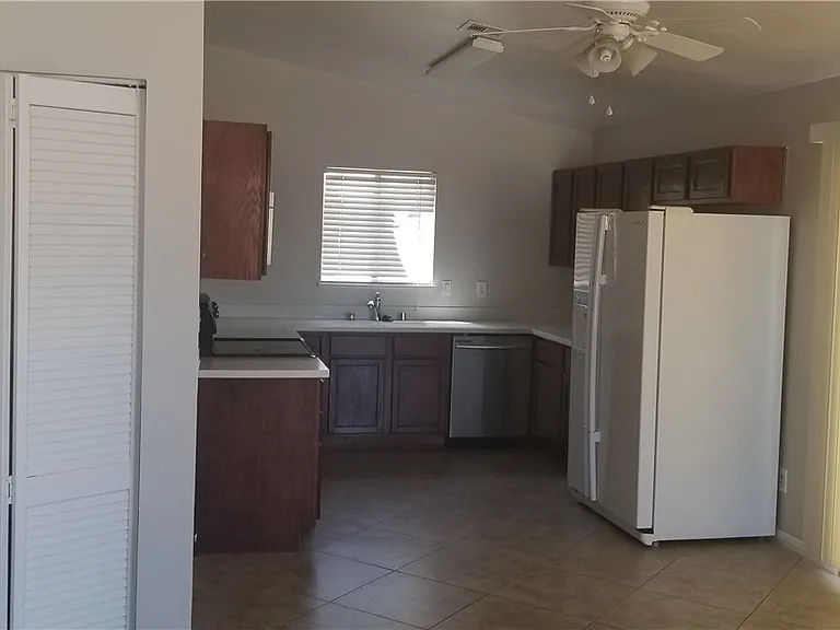 7329 Lattimore Dr — Photo 8