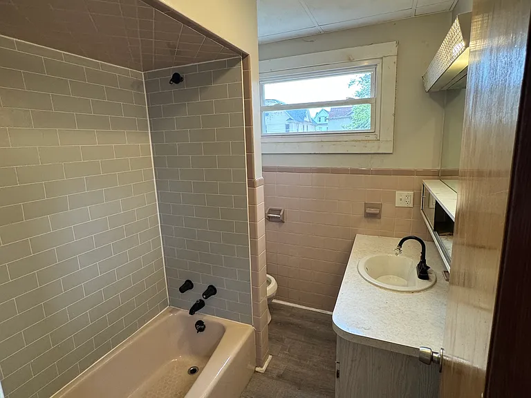 1369 Penn Ave #B — Photo 6