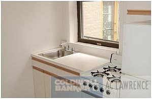 3rd image of 158 E 82nd St #5