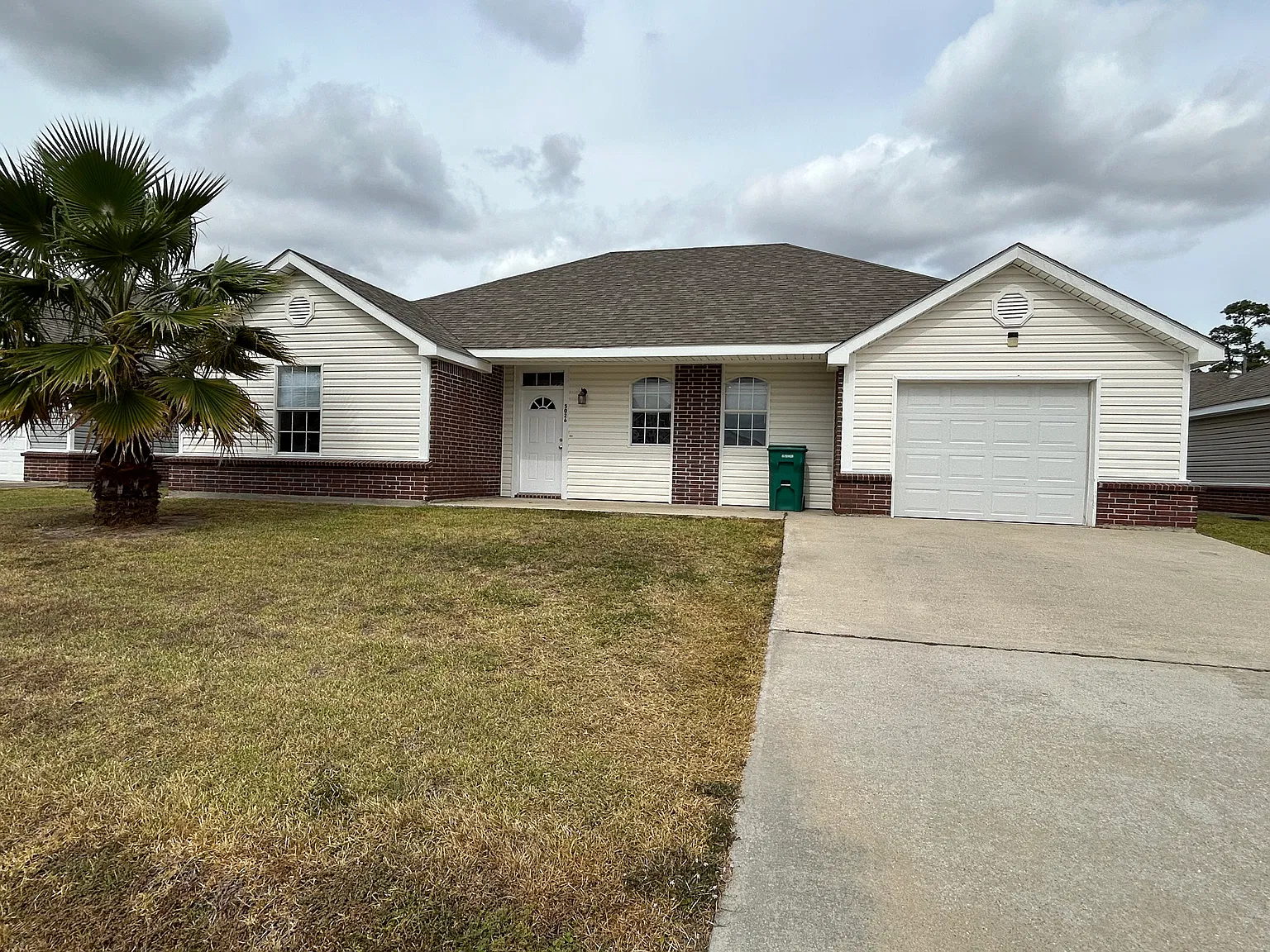 3 bed, 1800 sqft, $1,600 — Photo 1