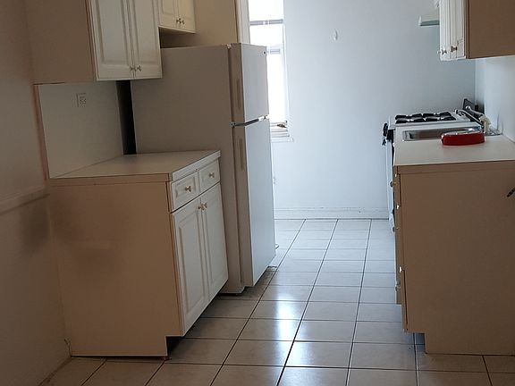 3rd image of 10825 72nd Ave #3L