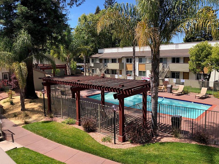 Sunnyvale Town Center Apartment Rentals Sunnyvale, CA