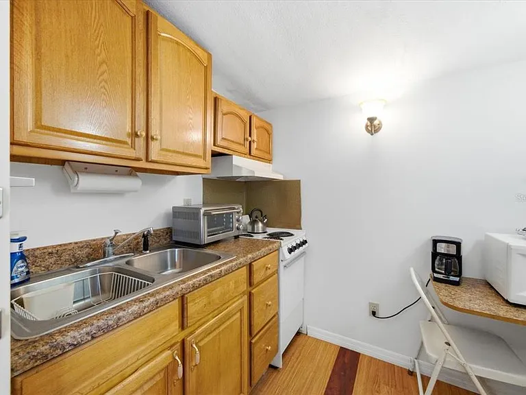 7505 Fairlane Ave — Photo 40