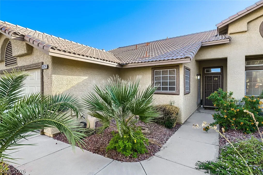 3 bed, 2.0 bath, 1569 sqft, $2,200 — Photo 2
