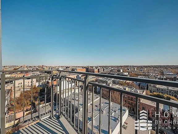 4th image of 1510 Gates Ave #1101