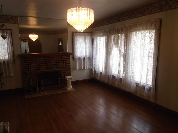 5th image of 429 E Scott Ave