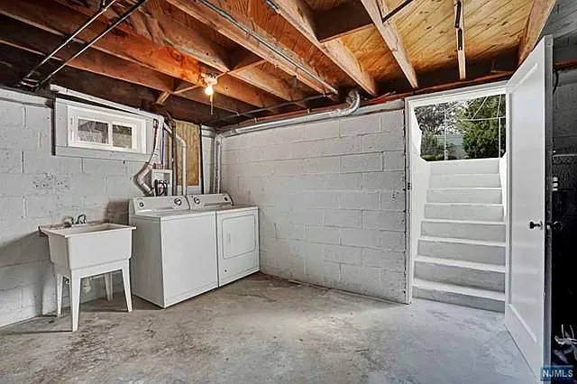 180 Vanderburgh Ave — Photo 17