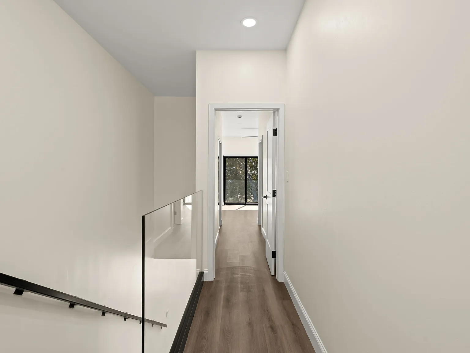 3 bed, 1200 sqft, $7,200 — Photo 4