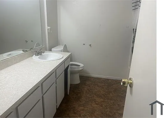 513 S Beverly St #3 — Photo 8