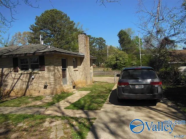 3 bed, 2.0 bath, 2074 sqft, $1,395 — Photo 4