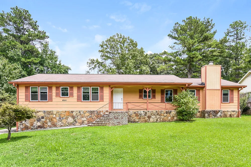 3 bed, 2.0 bath, 1914 sqft, $1,830 — Photo 1