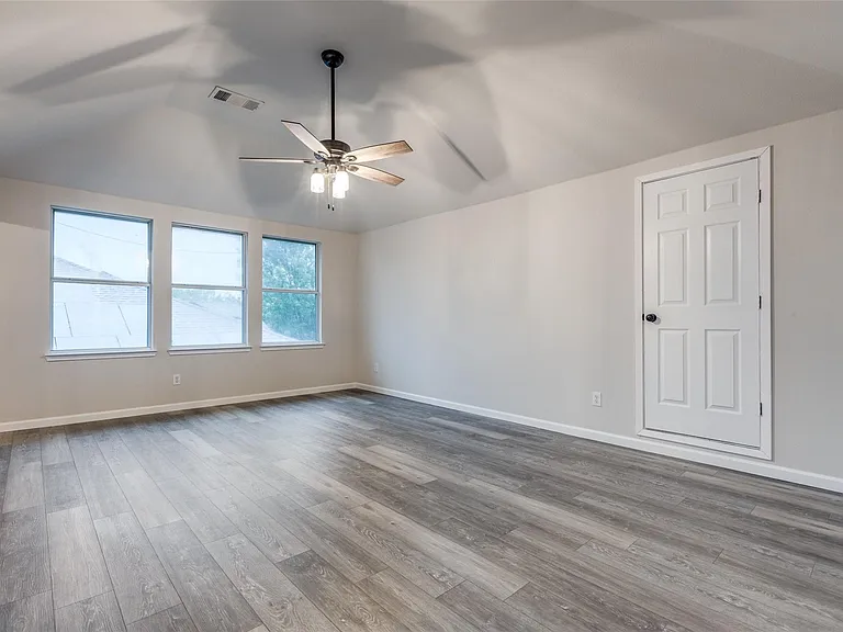 1817 Heron Dr — Photo 15