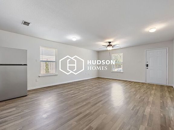 4th image of 3729 Colonial Ave