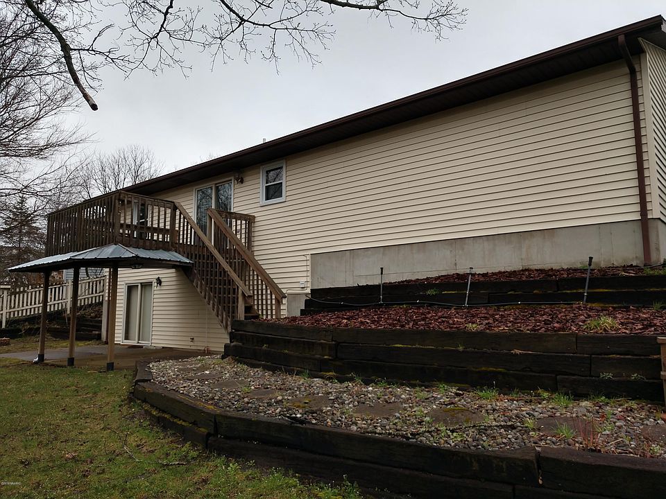 2nd image of 1017 N Park St NE