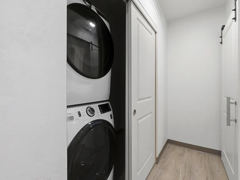 533 W Gurley St #4 — Photo 8