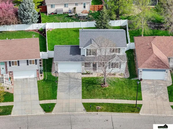 1920 Garret Ln, Lincoln, NE 68512
