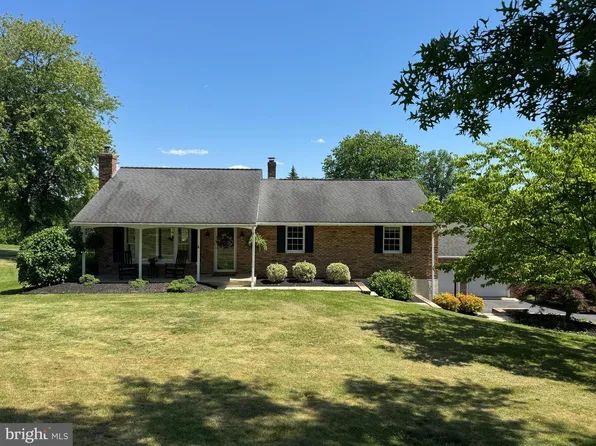 61 Applewood Ln, Boyertown, PA 19512