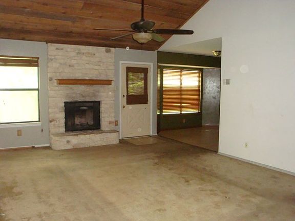 2nd image of 1107 Stratford Cv