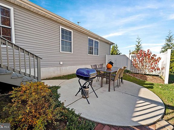 4th image of 25 E Buck Point Rd