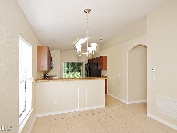 4th image of 2694 Park Lake Dr