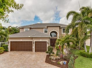 16 Lake Eden Dr, Boynton Beach, FL 33435