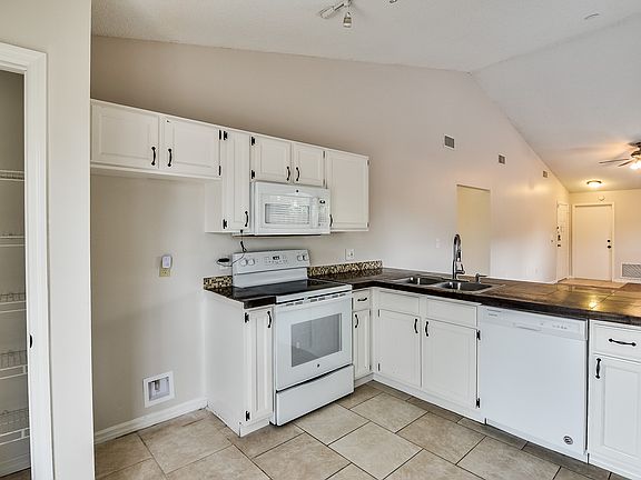 4th image of 11701 Cuxham Dr